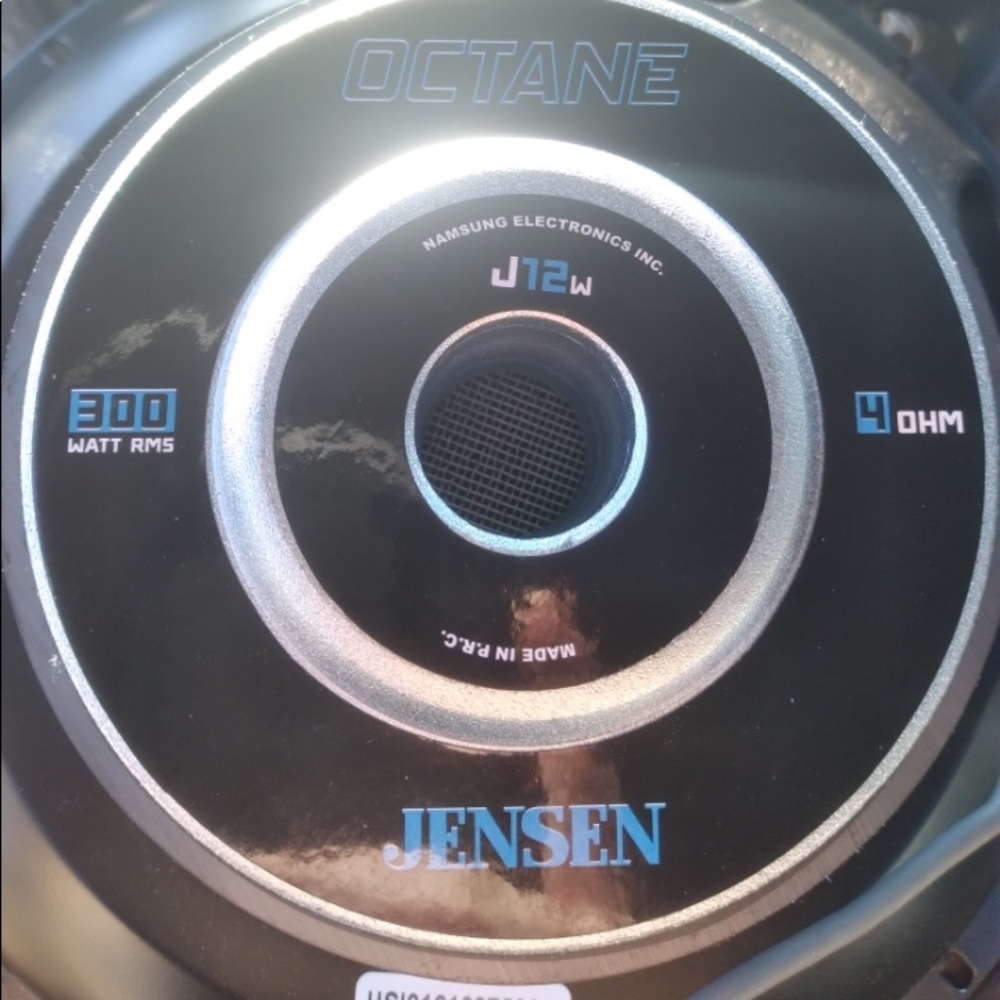 Hey there I’m selling my 300 watt rms speakers I’ve had them for maybe 2 weeks